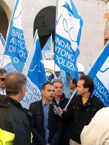 121023-Manifestazione Piazza Oberdan (12)